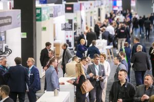 DIY Boulevard auf der Internationalen Eisenwarenmesse Köln mit Ausstellerregalen in Halle 11