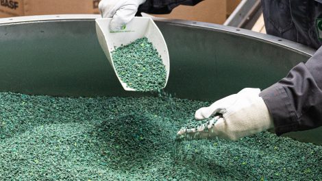 Recycelte technische Kunststoffe aus ausgedienten Elektrowerkzeugen im Bosch Pilotprojekt zur Kreislaufwirtschaft